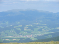 Blick auf Obdach und die gegenber liegende Packalpe