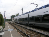 Zug der von der SNCF betriebenen Lokalbahn von Genve-Eaux-Vives nach vian-les-Bains
