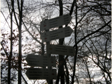 Wegweiser oberhalb von Wyhlen