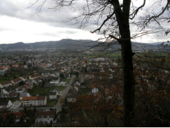 Schner Blick auf Wyhlen von einer in der Steilwand angelegten Aussichtsterrasse