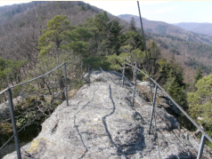 Hiesbergwarte - gesicherter Aussichtsfelsen