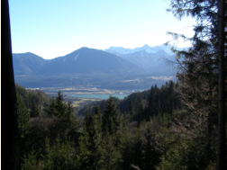 Blick auf Feistritzer Stausee und Karawanken oberhalb von Bach