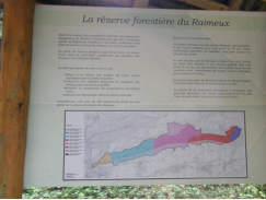 Informationstafel zum Naturschutzgebiet am Mont Raimeux