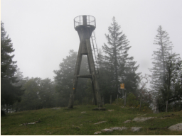 Aussichtswarte am Gipfel des Mont Raimeux