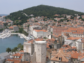 Blick vom Turm des Diokletianpalastes auf die Marjan-Halbinsel und den Telegrin