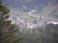 Tiefblick auf Wald am Schoberpass