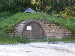 Historischer Bergwerksschacht am Salzberg
