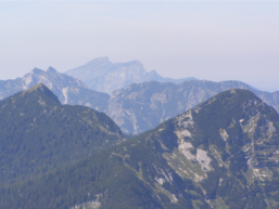 Ramsaugebirge und im Hintergrund der Schafberg vom Plassen aus besehen