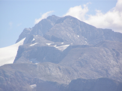 Gezoomter Blick vom Plassen auf den Hohen Gjaidstein