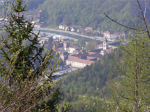 Gezoomter Blick auf Lilienfeld vom Hardegger Kogel aus