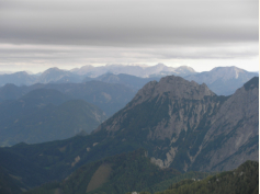 Herrlicher Blick gen' Osten mit Hochschwab im Hintergrund beim Abstieg ber den Otterriegel