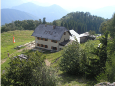 Schobersteinhaus vom Schobersteingipfel aus gesehen