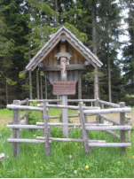 Wegkreuz am bergang zum Gipfel des Galler Bergs