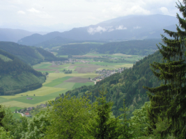 Blick Richtung Nockberge beim Aufstieg nach Trenk