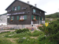 Riederhuette am Fusse des Grossen Hoellkogels